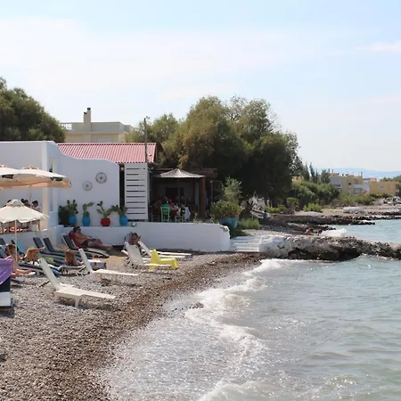 Panos Seaside Apartment